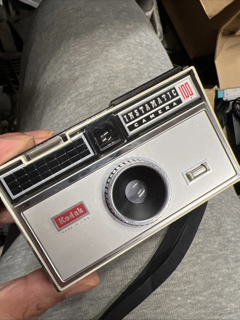 Vieux Kodak Instamatic 700 – Appareil Photo Vintage Avec étui, Notice Et Sangle (non Testé)