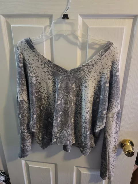 Wildfox V Neck Cropped Sweatshirt Sweater. Size Medium