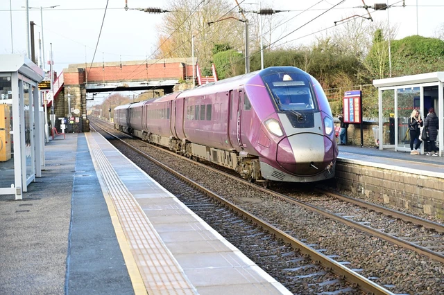 Emr Class 810 Routes CLASS 810 NO 810001 in unbranded emr at south elmsall 1 £1.20 - PicClick UK