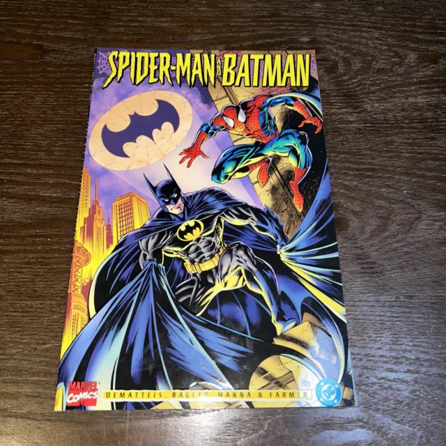 Spiderman & Batman #1 Comic DC Marvel 1995 Mark Bagley DeMatteis Embossed Cover