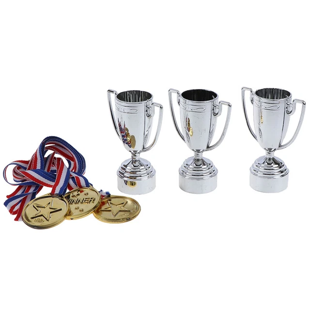 3 Stck. Gold Kunststoff Gewinner Medaillen + 3 Kunststoff Trophäe Spielzeug für Kinder Party Spaß PrLXI 8