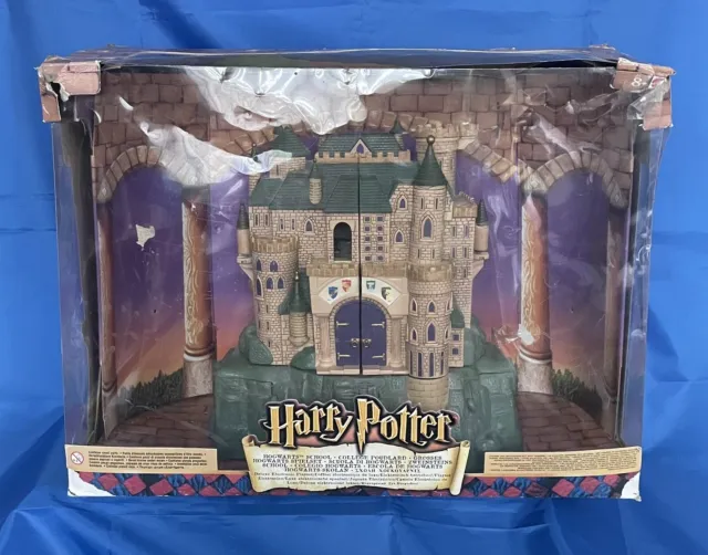 Harry Potter Hogwarts Castle 2001 Warner Bros Playset Polly Pocket Boxed