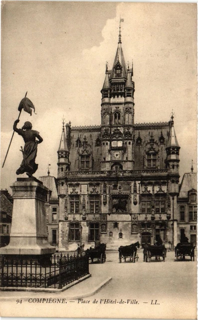 CPA COMPIEGNE - Place de l'Hotel-de-Ville (291894)