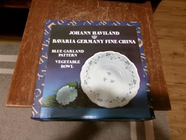 Johann Haviland BLUE GARLAND Round Vegetable Bowl Bavaria Germany Fine NIB