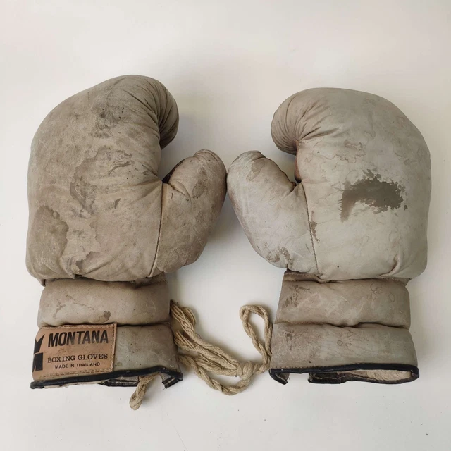 PAIRE DE GANTS DE BOXE ancienne en cuir MONTANA
