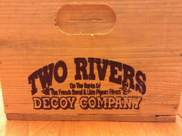 Two Rivers Decoy Company Advertising Crate plus 2 Decoys 2