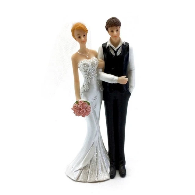 Couple de mariés se tenant le bras, haut.15,5 cm, figurine traditionnelle, pièce