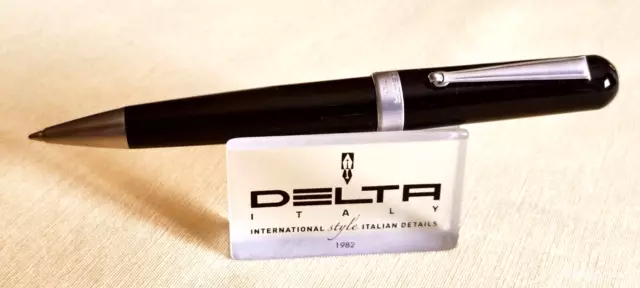 Penna a Sfera scorrevole Q-Delta punta 0,7mm Tratto 0,4mm (Nero)