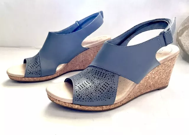 Clarks Ultimate Comfort Collection Wedge Sandals Size 9M Blue Leather