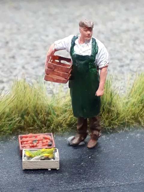 Scale3d00/1.76 figures handpainted 40's/60's greengrocer carrying empty crate