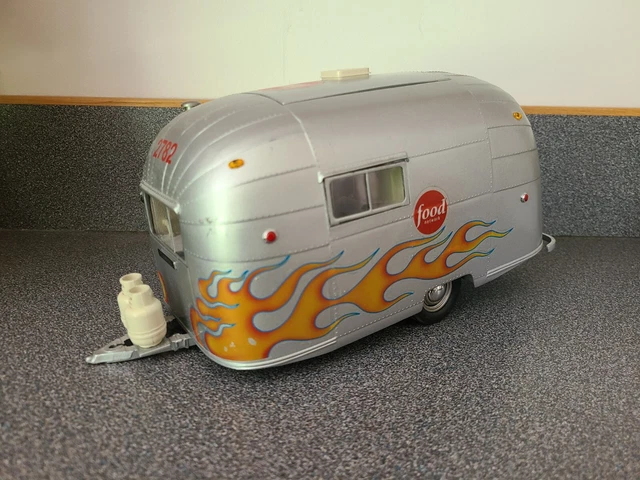 AX189 MOTOR CITY Classics 1/18 1:18 Van Chevaux Horse Trailer