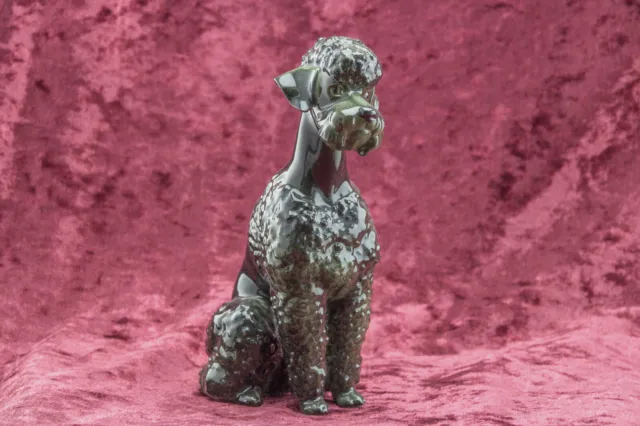 Hutschenreuther Porzellan Figur Hund Pudel schwarz sitzend - Entw. H. Achtziger