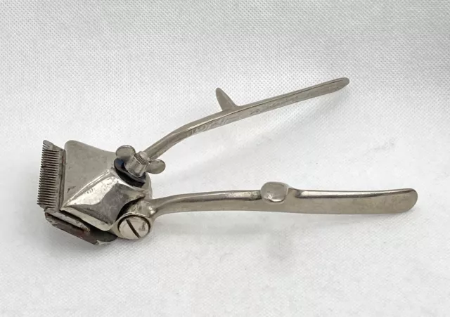 VINTAGE JOHN OSTER MFG. Co. HAND HAIR CLIPPERS / TRIMMERS MODEL #110