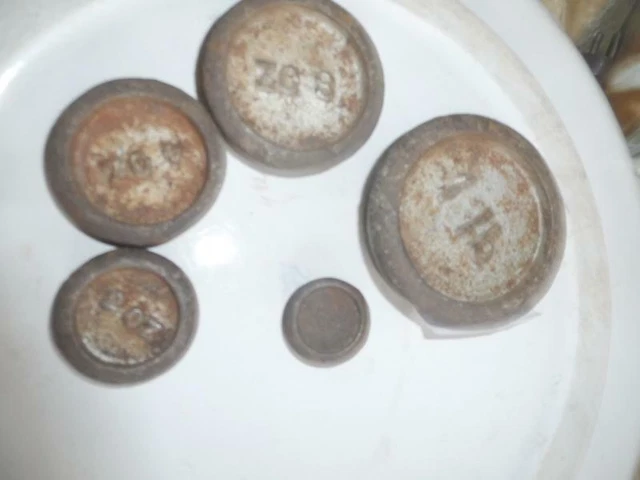 23397 5x ALTE STAPELGEWICHTE AUS ENGLAND GEWICHTE pfund 8 4 2 1 OZ Eisen 3