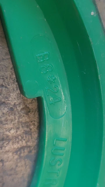 Lot Of 4 Lustran John Deere Corn Seed Planter Plates B8 24
