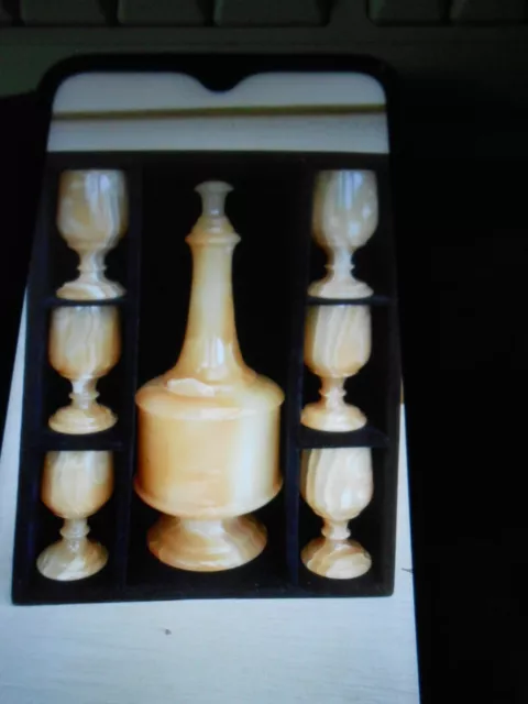 Service A Liqueur En Albâtre(Carafe Avec Bouchon Et 6 Petits Verre) Coffret