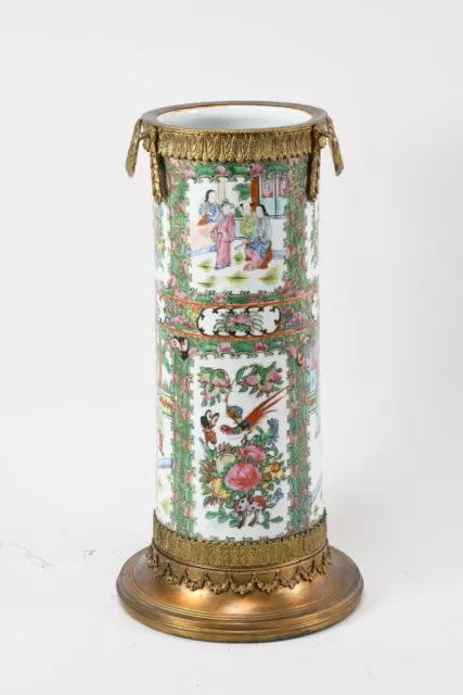 J30T14- Asiatika Porzellan Vase mit Messingmontierung