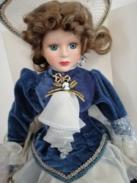 Poupée de porcelaine vintage brune à tresses - Collection