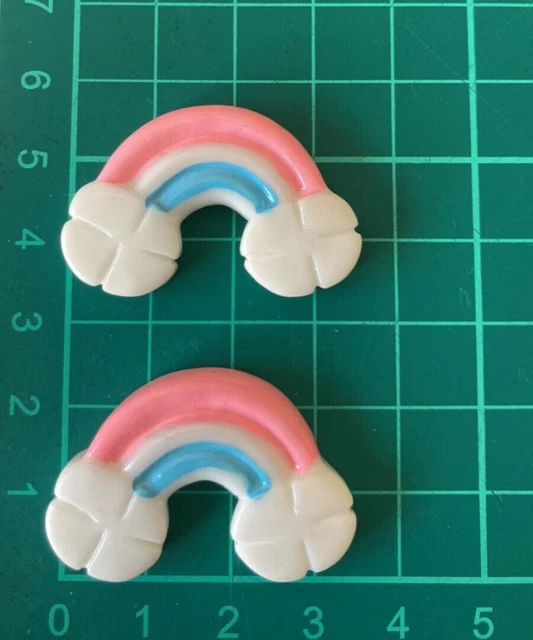 2 x REGENBOGEN FLACHE RÜCKSEITE HARZVERZIERUNGEN CABOCHONS HANDWERKSKARTEN