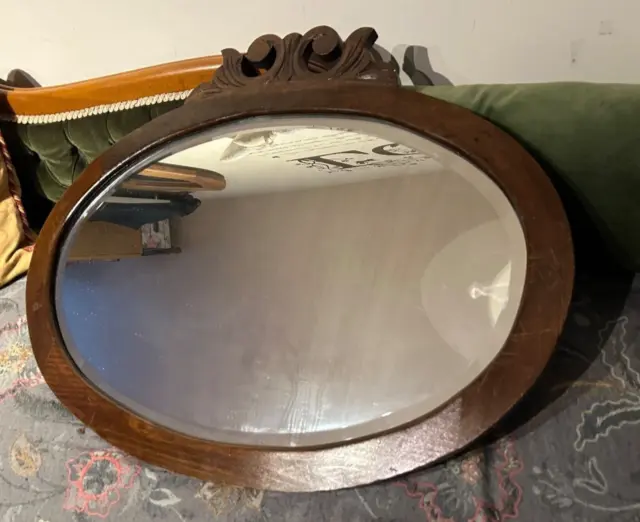 Antiguo espejo ovalado victoriano/eduardiano adornado roble liso enmarcado biselado