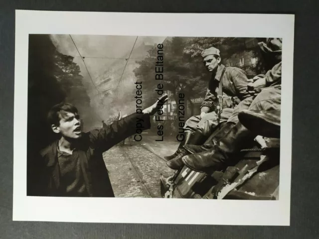 Invasion PRAGUE troupes PACTE VARSOVIE JOSEF KOUDELKA  photo document cutout