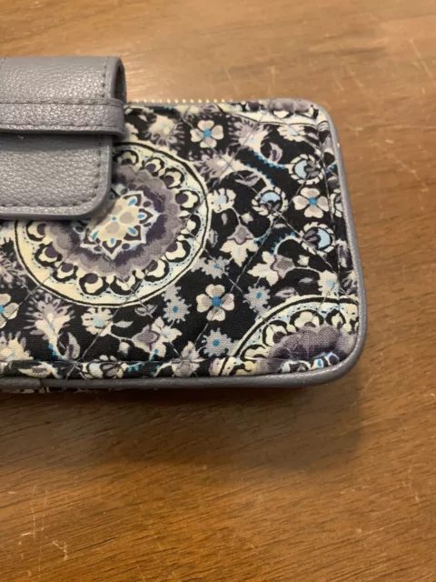 Vera Bradley RFID SMARTPHONE WRISTLET charcoal medallion See Pics