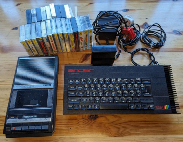 Sinclair ZX Spectrum 128k Toastrack, mazzo cassette e giochi. Riparazione necessaria Sinclair ZX Spectrum 128k Toastrack, mazzo cassette e giochi. Riparazione necessaria