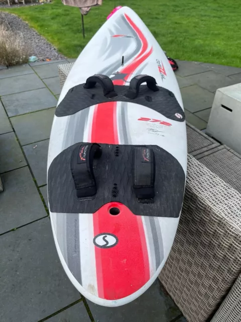 F2 Wizzard Windsurf Board With Foot Straps