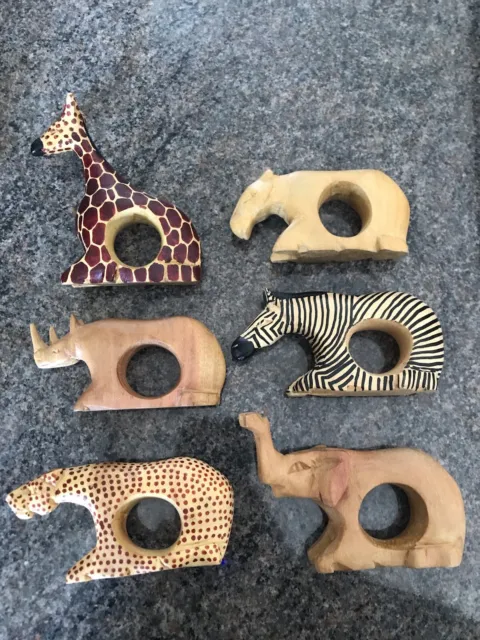 Sechser Set handgeschnitzte afrikanische Tier Serviettenringe Halter aus Holz