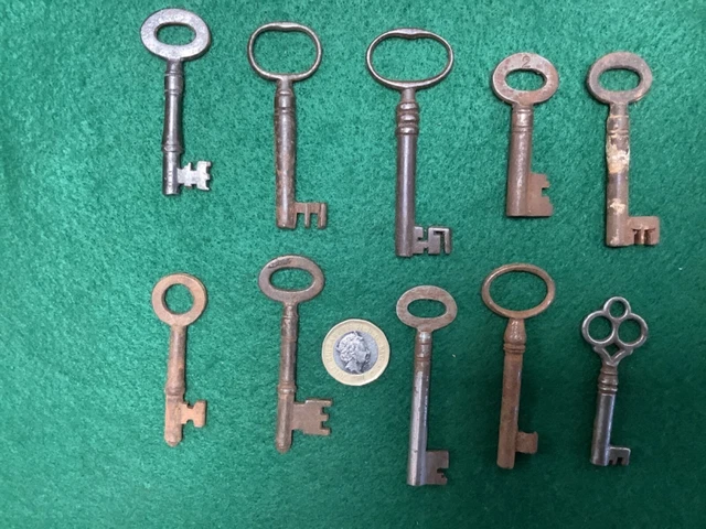 12 x VINTAGE/ANTIQUE CABINET DRAWER DOOR BOX KEYS