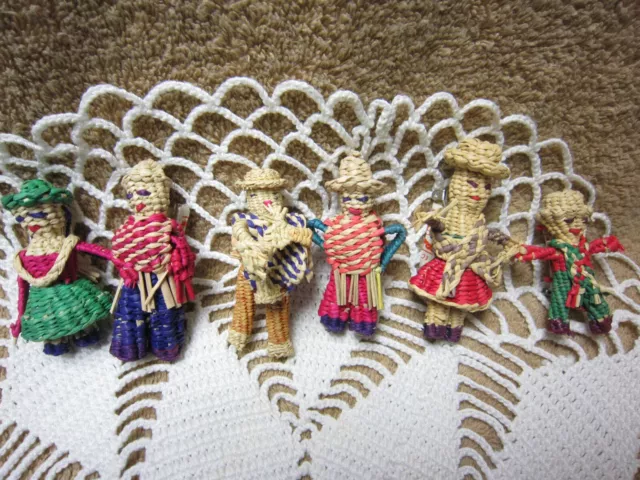 Vtg. Woven Straw DOLL Pins, Ecuador ( 6), 1 7/8" to 2 1/4", 2 Girl Pins, 4 Boys