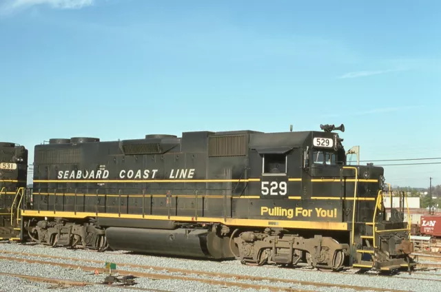 Seaboard Coast Line Railroad     Gp-38      #529    Original Kodachrome  Slide