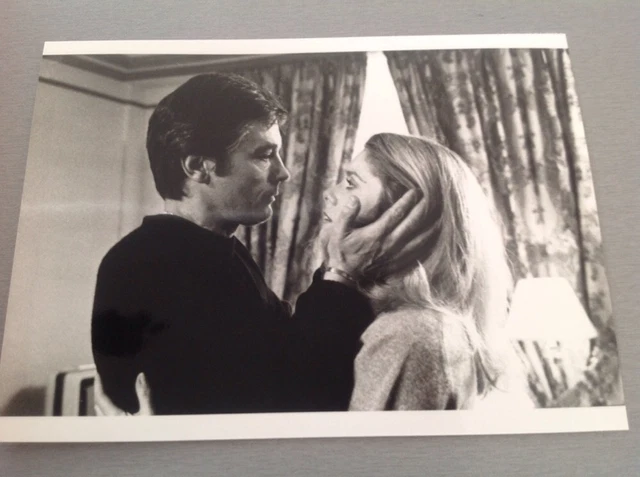 ALAIN DELON ET CATHERINE DENEUVE dans " LE CHOC " - Photo Presse