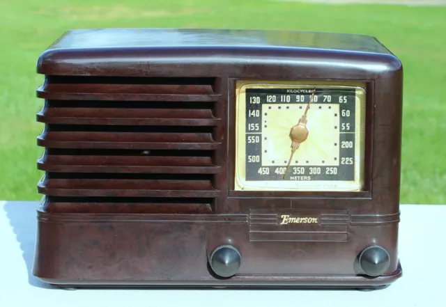 Emerson 330 Radio (1941) - Restored - Excellent Working Condition Emerson 330 Radio (1941) - Restored - Excellent Working Condition