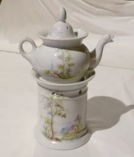 Objet de collection superbe théière en porcelaine signée Lys Royal