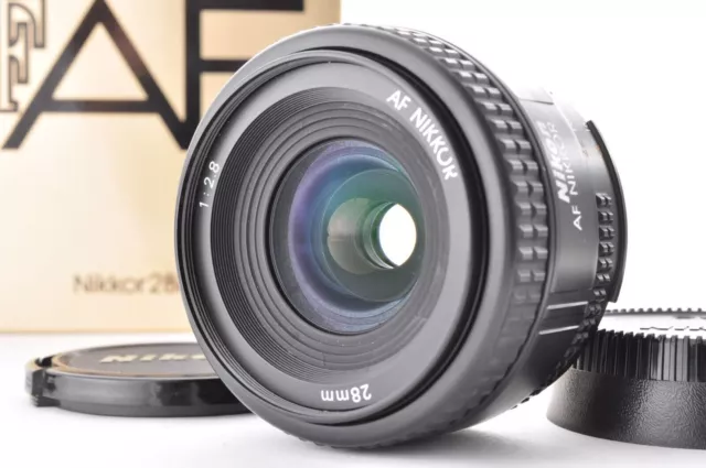 Objectif grand angle Nikon AF Nikkor 28 mm f/2,8 proche de la menthe du...