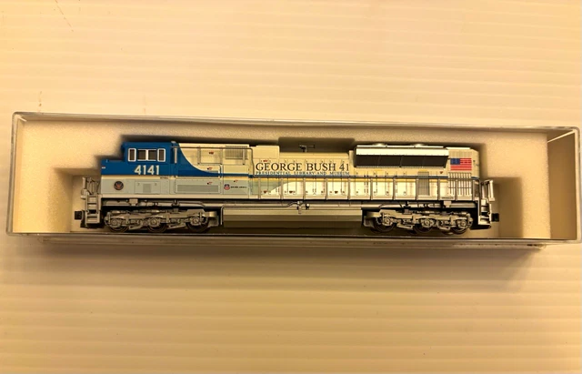 KATO 176-8411 SD70ACE UP George Bush #4141 Railroad Model Train