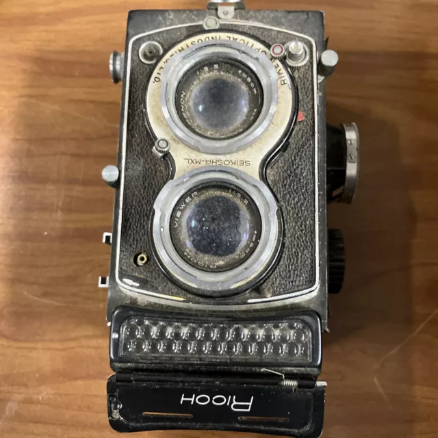 Ricoh Diacord TLR Twin Lens Reflex camera with Rikenon 1:3.5 f=8cm lens