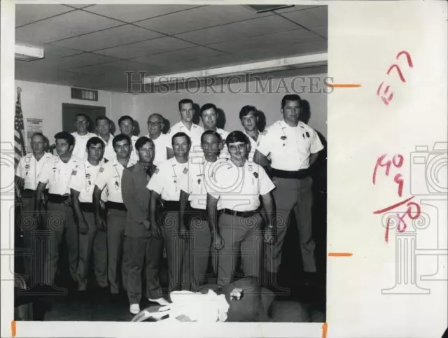 1972 Press Photo NPR Police Firemen complete first aid course - RSJ14509