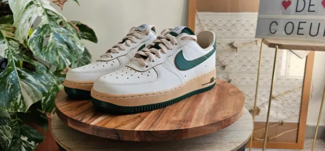 Nike Air Force 1 '07 LV8 Low Baskets Basses Ecru Vert Taille 38,5 EU Unisex