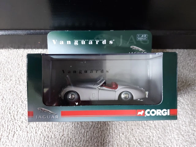 VA05905 Jaguar XK120 Lavender Grey
