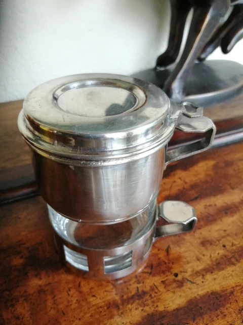 Tasse et sa sous-tasse en métal argenté fin XIXe style Empire