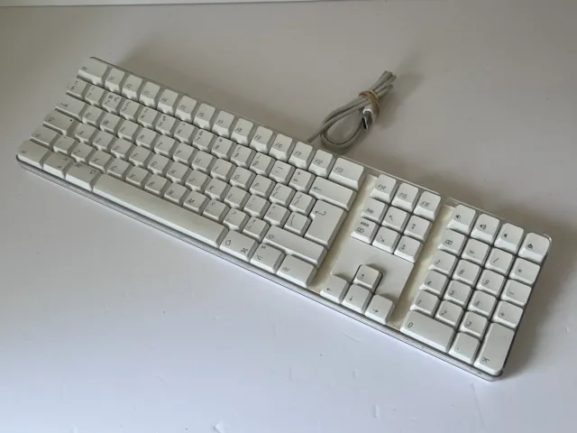 * Genuine Apple USB Wired Keyboard Model No: A1048