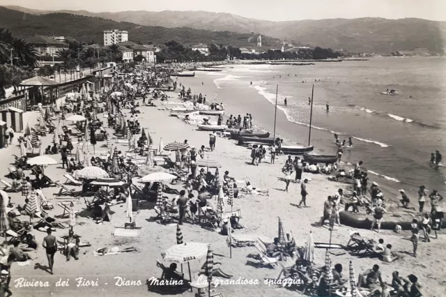 Cartolina - Riviera dei Fiori - Diano Marina - La grandiosa spiaggia - 1953