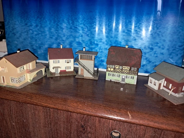 LOT MAQUETTES FALLER.FALLER.MAQUETTES.LOCOMOTIVE.TRAIN eectrique. EUR 4