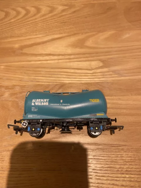 Hornby Oo R6335  V Tanker Wagon Albright & Wilson ‘10532’