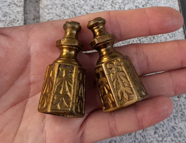 DEUX ANCIENS EMBOUTS De Tringle A Rideau En Bronze EUR 15,00 - PicClick FR