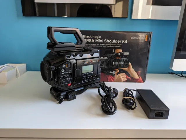 Blackmagic URSA Mini Pro 4.6K (G1) + Shoulder Kit