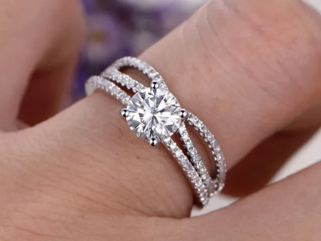 Set di anelli di fidanzamento in oro bianco 14 carati con diamanti rotondi...