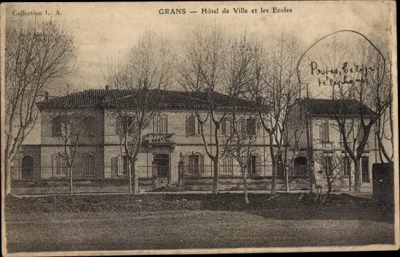 Cartolina Grans Bouches du Rhône, Hôtel de Ville et les Ecoles - 2916674